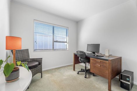 Photo of property in 2/71 Potter Avenue, Northcote, Auckland, 0627