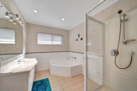 Photo of property in 10 Chatswood Grove, Fitzroy, New Plymouth, 4312