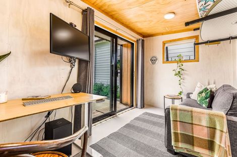 Photo of property in 5 Kotuku Street, Te Atatu Peninsula, Auckland, 0610