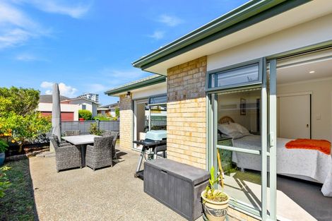 Photo of property in 19 Francis Skinner Place, Orewa, 0931