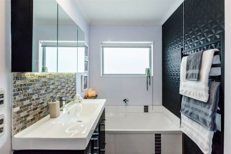 Photo of property in 10 Matuhi Street, Waikanae, 5036