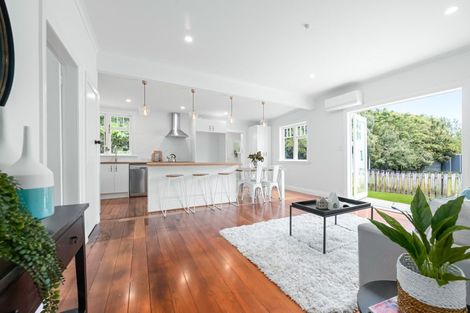 Photo of property in 1-2/6a Pohutukawa Street, Woburn, Lower Hutt, 5010