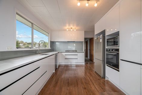 Photo of property in 72 Reynella Drive, Massey, Auckland, 0614