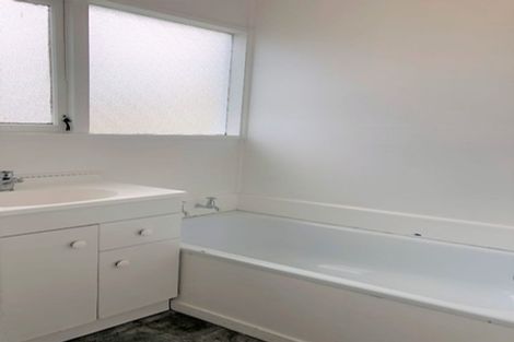 Photo of property in 42 Durham Street, Te Atatu Peninsula, Auckland, 0610