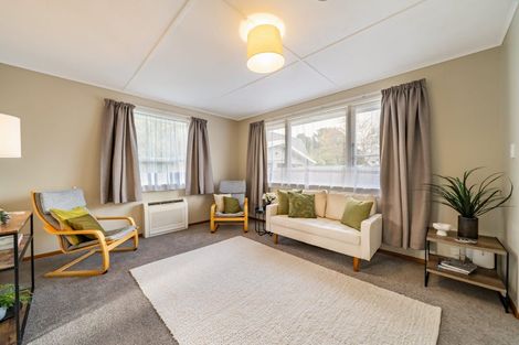 Photo of property in 2/8 Oregon Drive, Maoribank, Upper Hutt, 5018