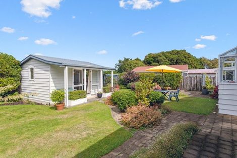 Photo of property in 6 Kaikomako Road, Waikanae, 5036