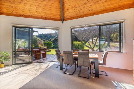Photo of property in 16 Tarapatiki Drive, Whitianga, 3510