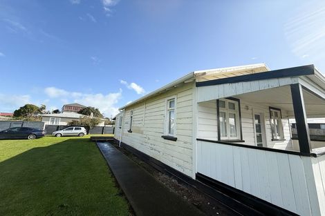 Photo of property in 163 Cornfoot Street, Castlecliff, Whanganui, 4501