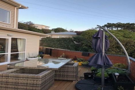 Photo of property in 104c Glanmire Road, Newlands, Wellington, 6037