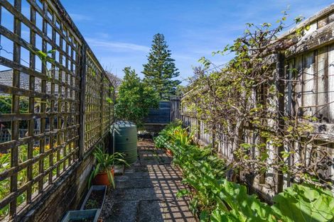 Photo of property in 125 Seaview Road, Westown, New Plymouth, 4310