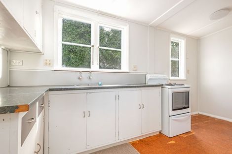 Photo of property in 24 Nuku Street, Tangimoana, 4822