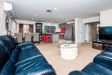 Photo of property in 16 Carrick Glen Avenue, Flat Bush, Auckland, 2019