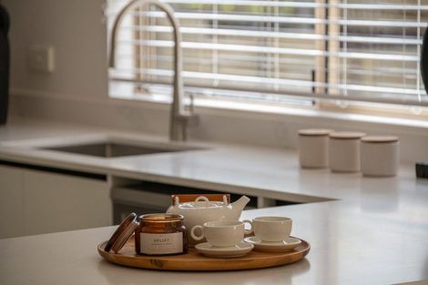 Photo of property in 6 Fulmar Way, Unsworth Heights, Auckland, 0632