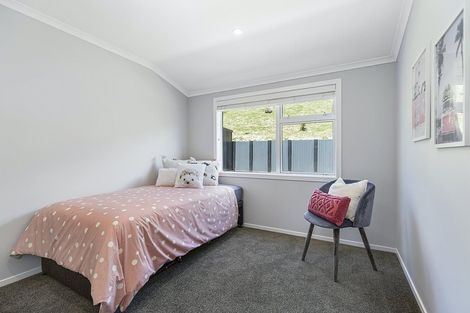 Photo of property in 5 Madeira Close, Whitby, Porirua, 5024