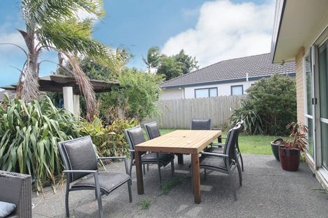 Photo of property in 12 Mellefont Close, East Tamaki Heights, Auckland, 2016