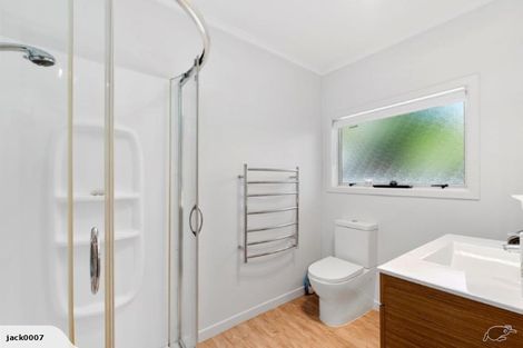 Photo of property in 41 Pohutukawa Avenue, Red Beach, 0932