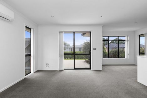 Photo of property in 30 Edgeview Crescent, Fitzroy, Hamilton, 3206