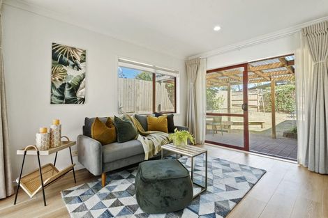 Photo of property in 5 Fearnley Grove, Albany, Auckland, 0632