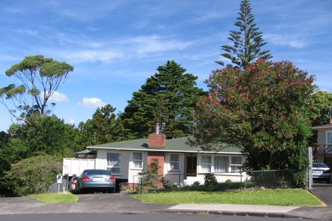 Photo of property in 11 Cypress Place, Sunnynook, Auckland, 0620
