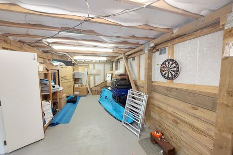 Photo of property in 2/8 Finn Place, Totara Vale, Auckland, 0629