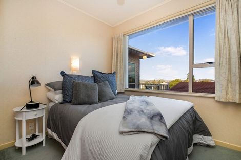 Photo of property in 4 Merville Avenue, Te Atatu South, Auckland, 0610