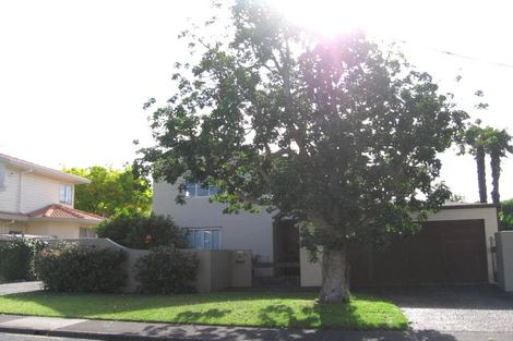 Photo of property in 2/4 Frieston Road, Milford, Auckland, 0620
