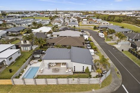 Photo of property in 25 Coutts Street, Papamoa Beach, Papamoa, 3118