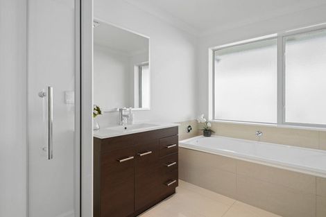 Photo of property in 18 Saint Andrews Hill Road, Mount Pleasant, Christchurch, 8081