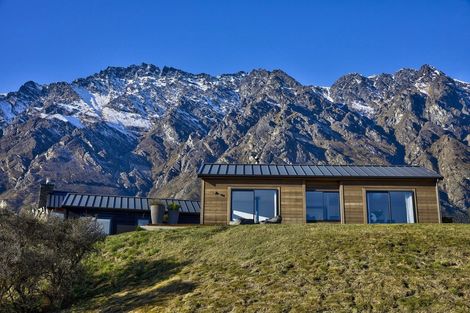 Photo of property in 7 Rabbiters Crescent, Jacks Point, Queenstown, 9371