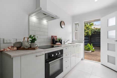 Photo of property in 2/30 Gobray Crescent, Mount Maunganui, 3116
