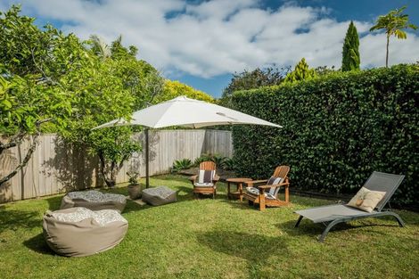 Photo of property in 28 James Evans Drive, Northcote, Auckland, 0627