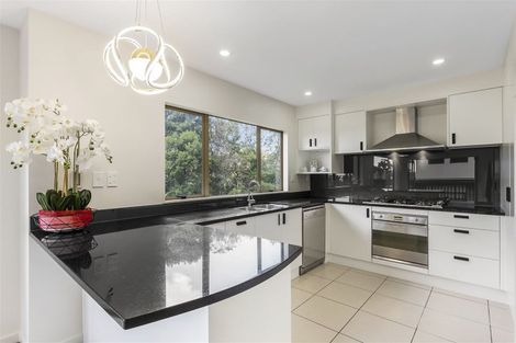 Photo of property in 14 Spoonbill Place, Unsworth Heights, Auckland, 0632