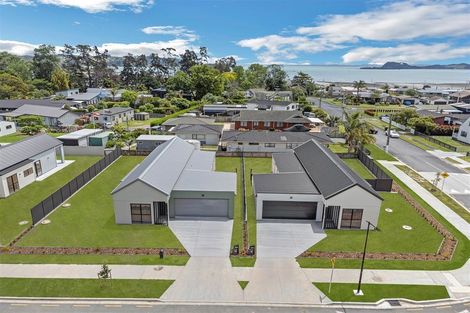 Photo of property in 28 Ferndale Drive, Kawakawa Bay, 2585
