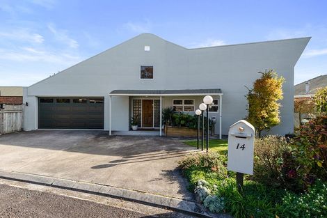 Photo of property in 14 Del Mar Place, Merrilands, New Plymouth, 4312