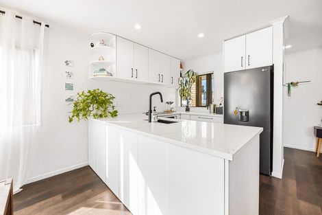 Photo of property in 4 Anna Lane, Glen Eden, Auckland, 0602