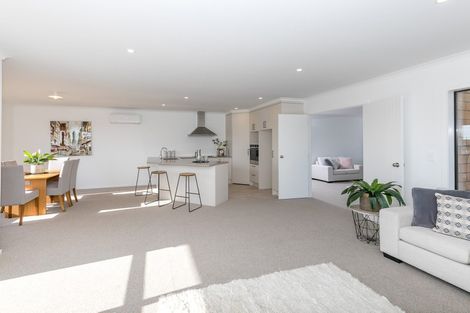 Photo of property in 8 Bosun Place, Te Atatu Peninsula, Auckland, 0610