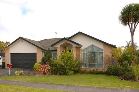 Photo of property in 12 Mellefont Close, East Tamaki Heights, Auckland, 2016