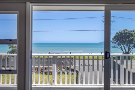 Photo of property in 104 Marine Parade, Paraparaumu Beach, Paraparaumu, 5032