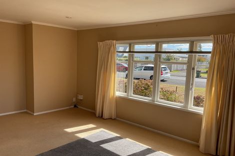 Photo of property in 64 Taikata Road, Te Atatu Peninsula, Auckland, 0610
