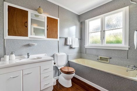 Photo of property in 33 Rogan Street, New Plymouth, 4310