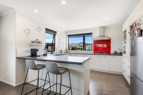 Photo of property in 8 Remana Crescent, Huapai, Kumeu, 0810