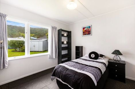 Photo of property in 51 Russell Road, Wainuiomata, Lower Hutt, 5014