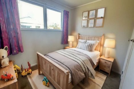 Photo of property in 81 Edmonton Road, Henderson, Auckland, 0612