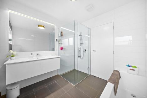 Photo of property in 9 Mckellar Drive, Jacks Point, Queenstown, 9371