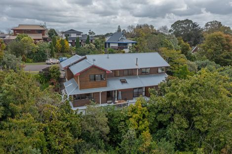 Photo of property in 32 Springdale Grove, Fitzherbert, Palmerston North, 4410