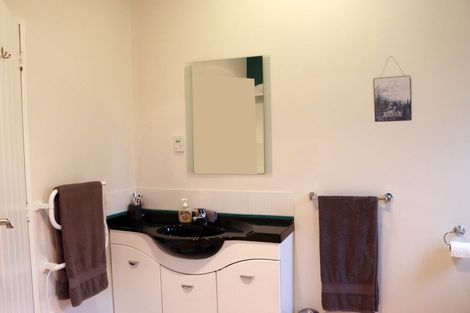 Photo of property in 18 Kauri Road, Waikanae, 5036