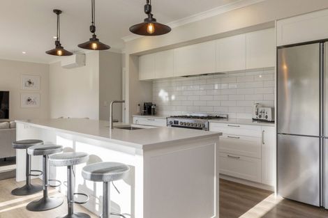 Photo of property in 7 Lochinvar Lane, Acacia Bay, Taupo, 3385