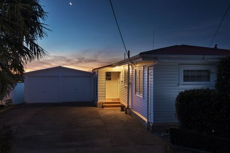Photo of property in 64 Blake Road, Pukekohe, 2120
