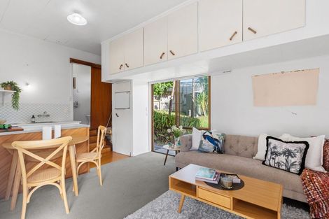 Photo of property in 1/918 Beach Road, Waiake, Auckland, 0630