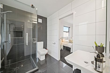 Photo of property in 1/58 The Parade, Bucklands Beach, Auckland, 2012